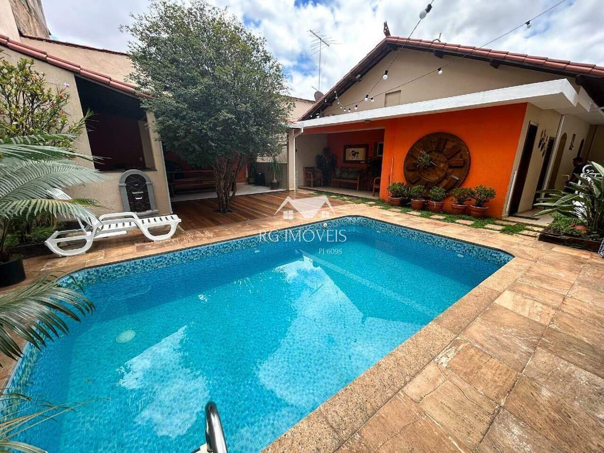 Casa, Barreiro, 3 Quartos, 4 Vagas, 1 Suíte
