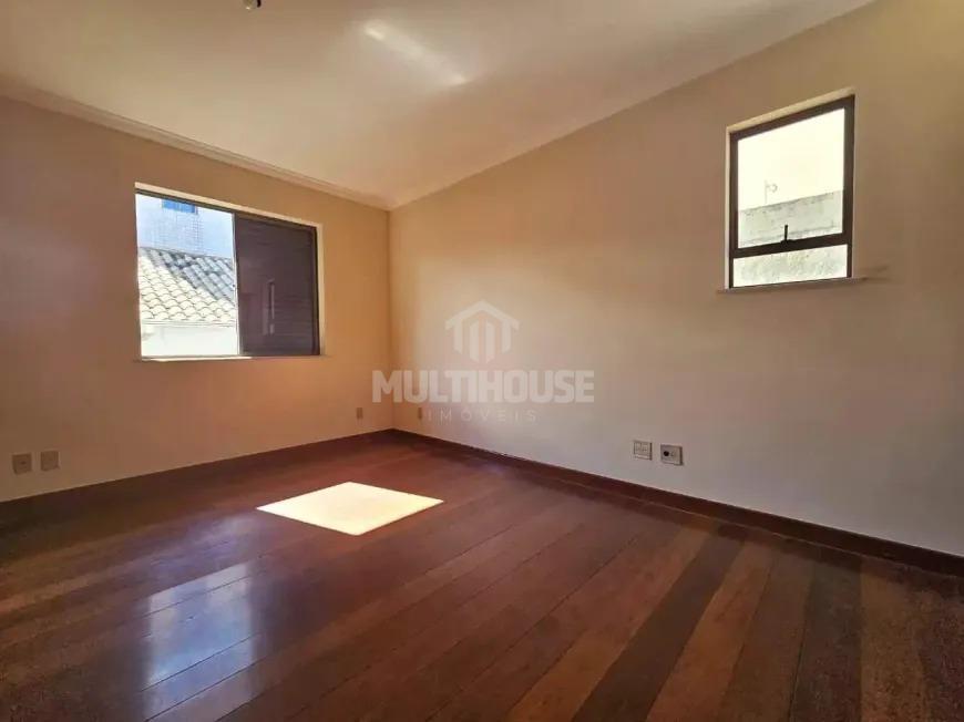 Casa, Itapoã, 5 Quartos, 4 Vagas, 1 Suíte