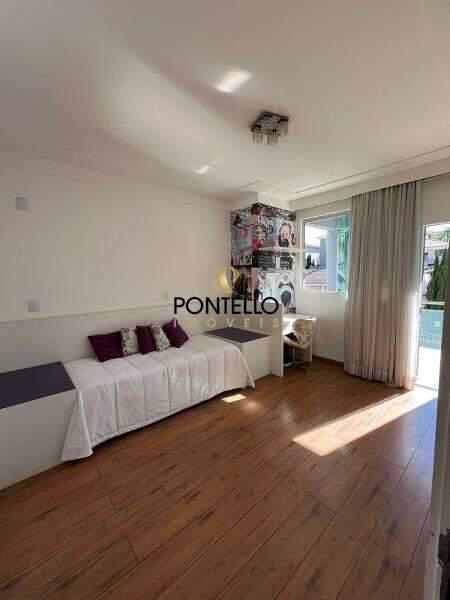 Casa, Castelo, 4 Quartos, 8 Vagas, 4 Suítes