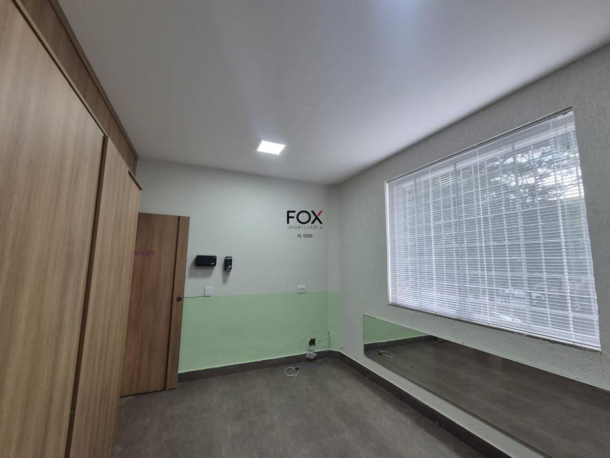 Casa, Funcionários, 5 Quartos, 2 Vagas, 1 Suíte