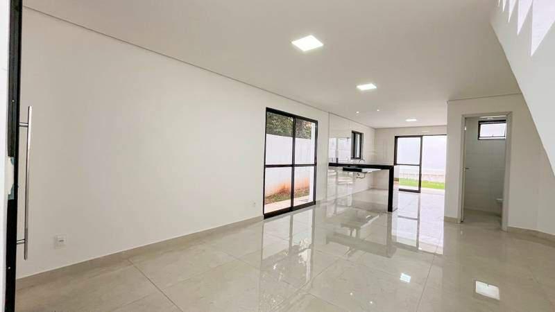 Casa, Santa Branca, 3 Quartos, 2 Vagas, 1 Suíte