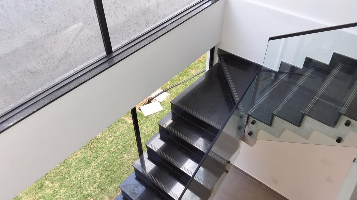 Casa, Trevo, 4 Quartos, 2 Vagas, 2 Suítes