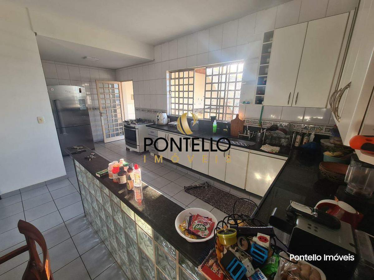 Casa, Cachoeirinha, 5 Quartos, 12 Vagas, 1 Suíte