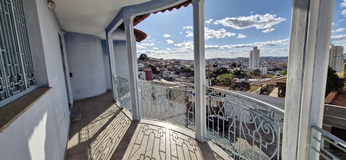 Casa, Concórdia, 10 Quartos, 8 Vagas, 1 Suíte