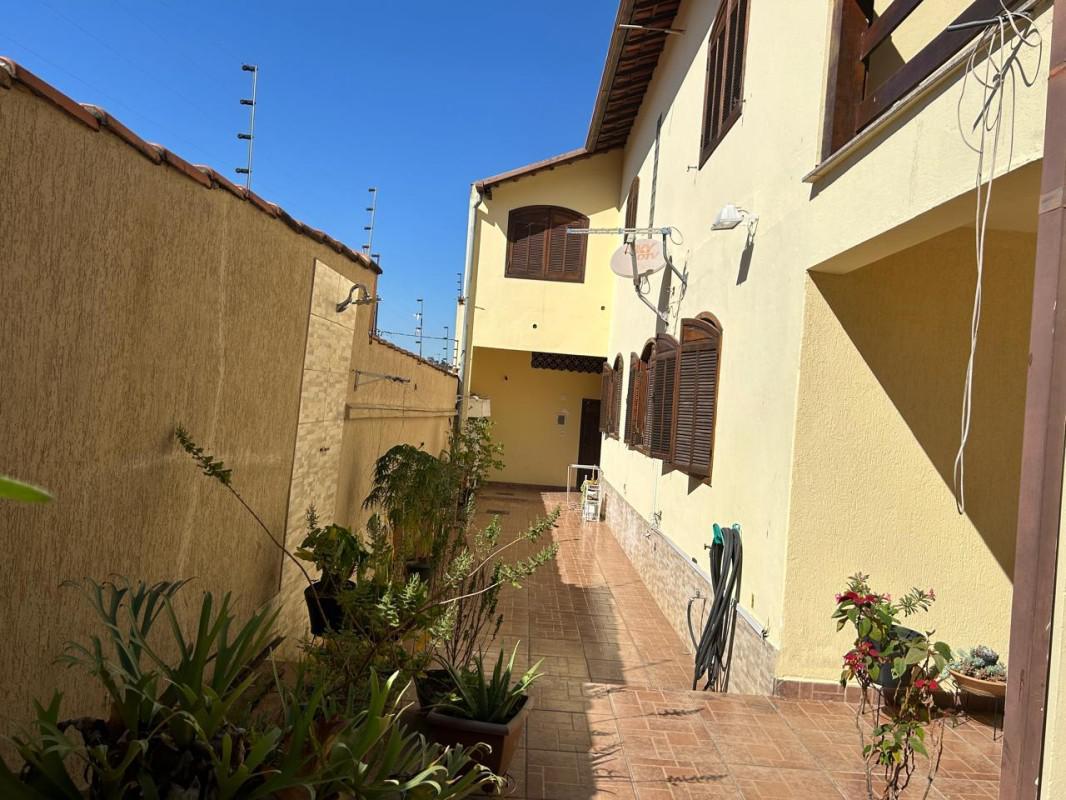 Casa, Alípio de Melo, 6 Quartos, 0 Vaga, 2 Suítes