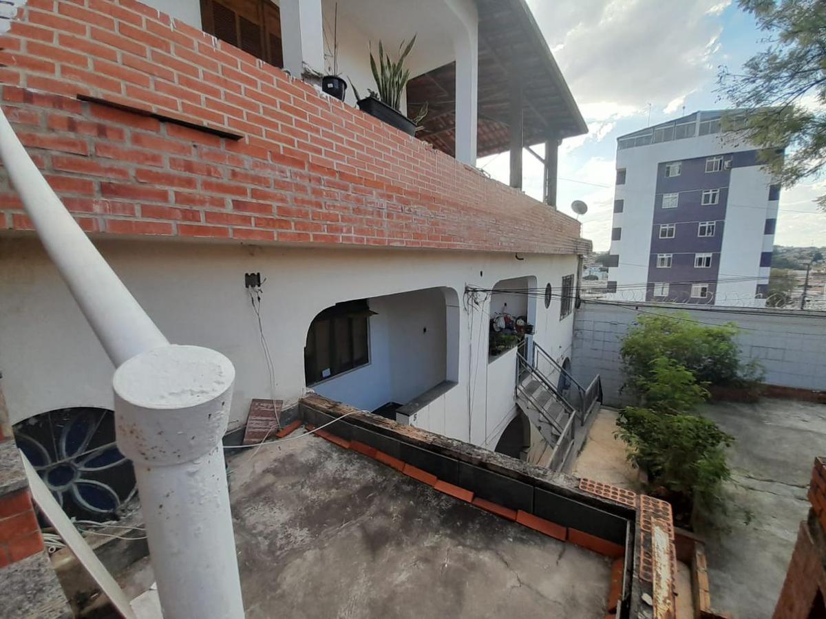 Casa, Cachoeirinha, 2 Quartos, 4 Vagas