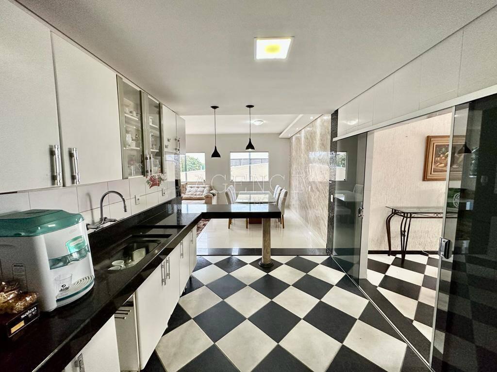 Casa, Cabral, 4 Quartos, 0 Vaga, 1 Suíte
