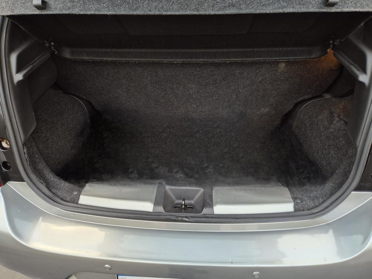 Nissan March Sv 1.6 16v Flexstart 5p Mec.