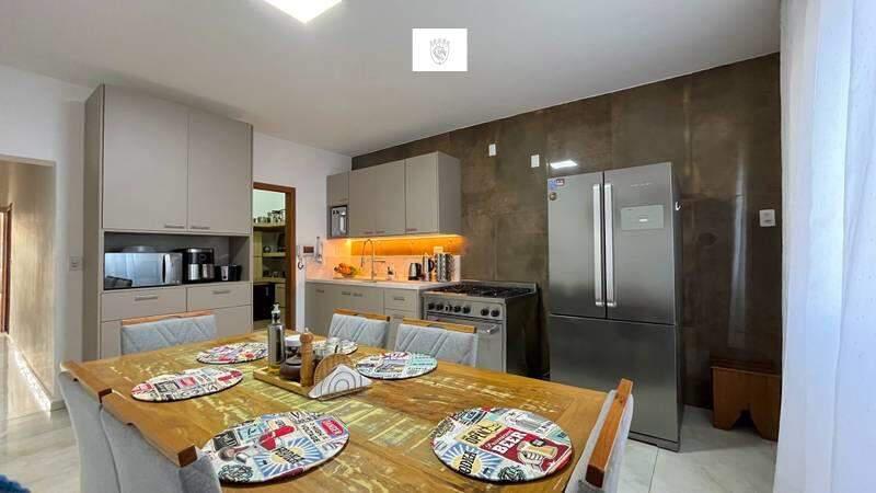 Casa, Castelo, 5 Quartos, 3 Vagas, 1 Suíte