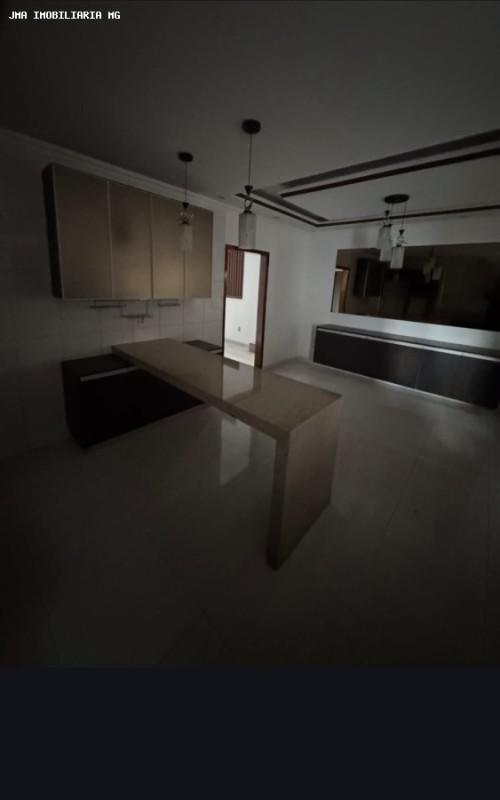 Casa, Bom Retiro, 3 Quartos, 4 Vagas, 1 Suíte