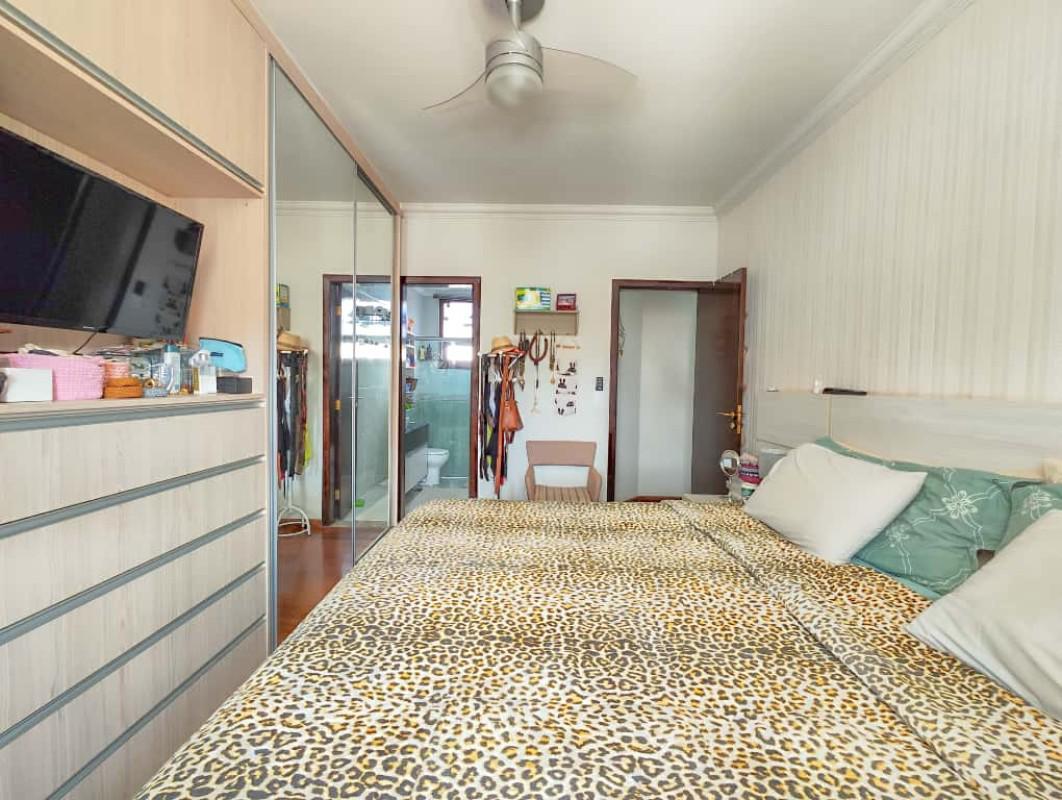 Casa, Castelo, 5 Quartos, 4 Vagas, 2 Suítes