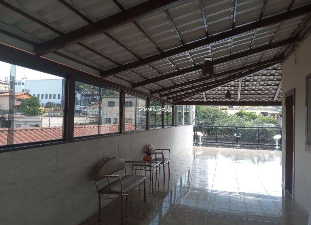 Casa, Industrial, 4 Quartos, 2 Vagas, 1 Suíte