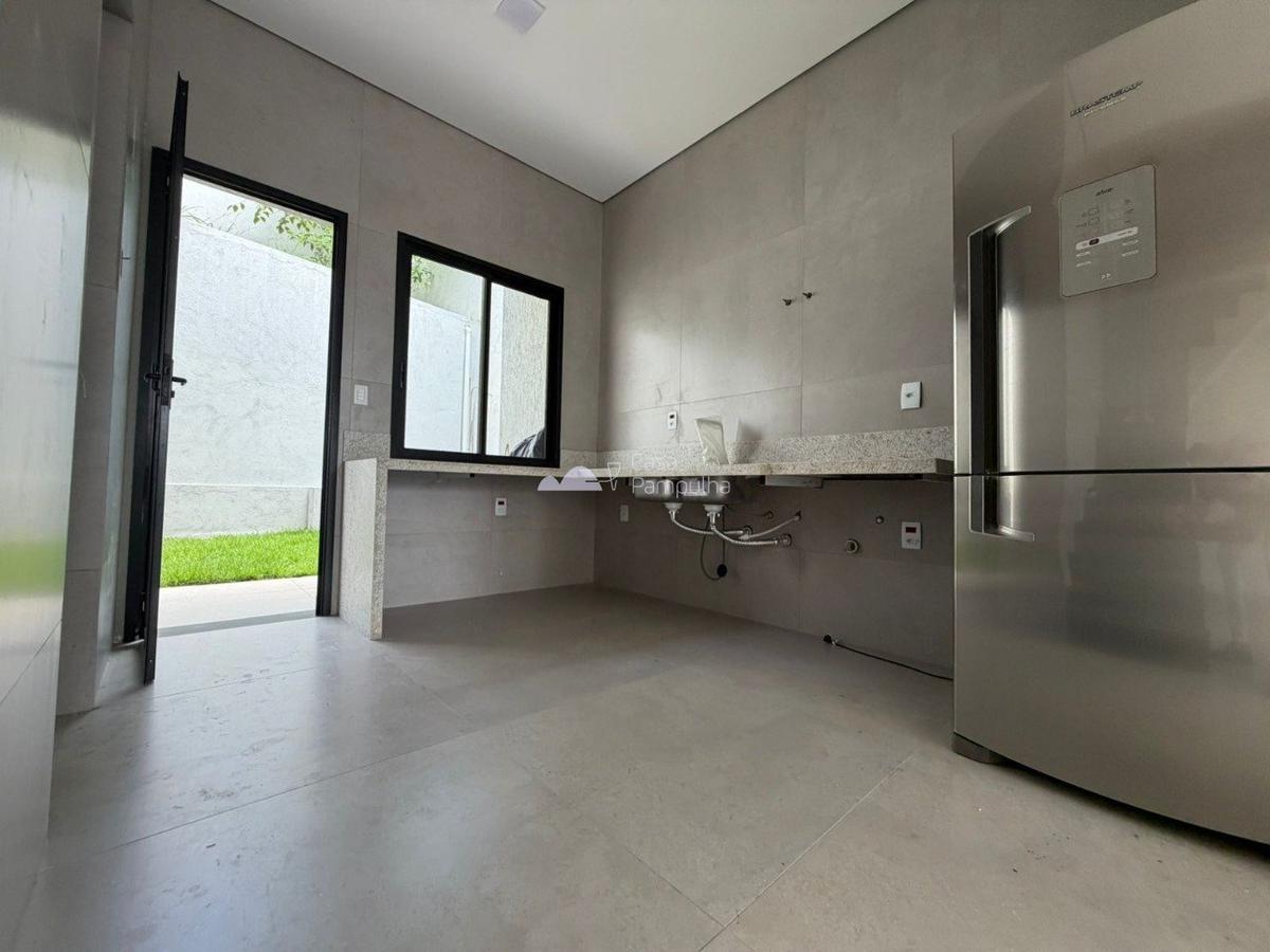 Casa, Trevo, 3 Quartos, 2 Vagas, 2 Suítes