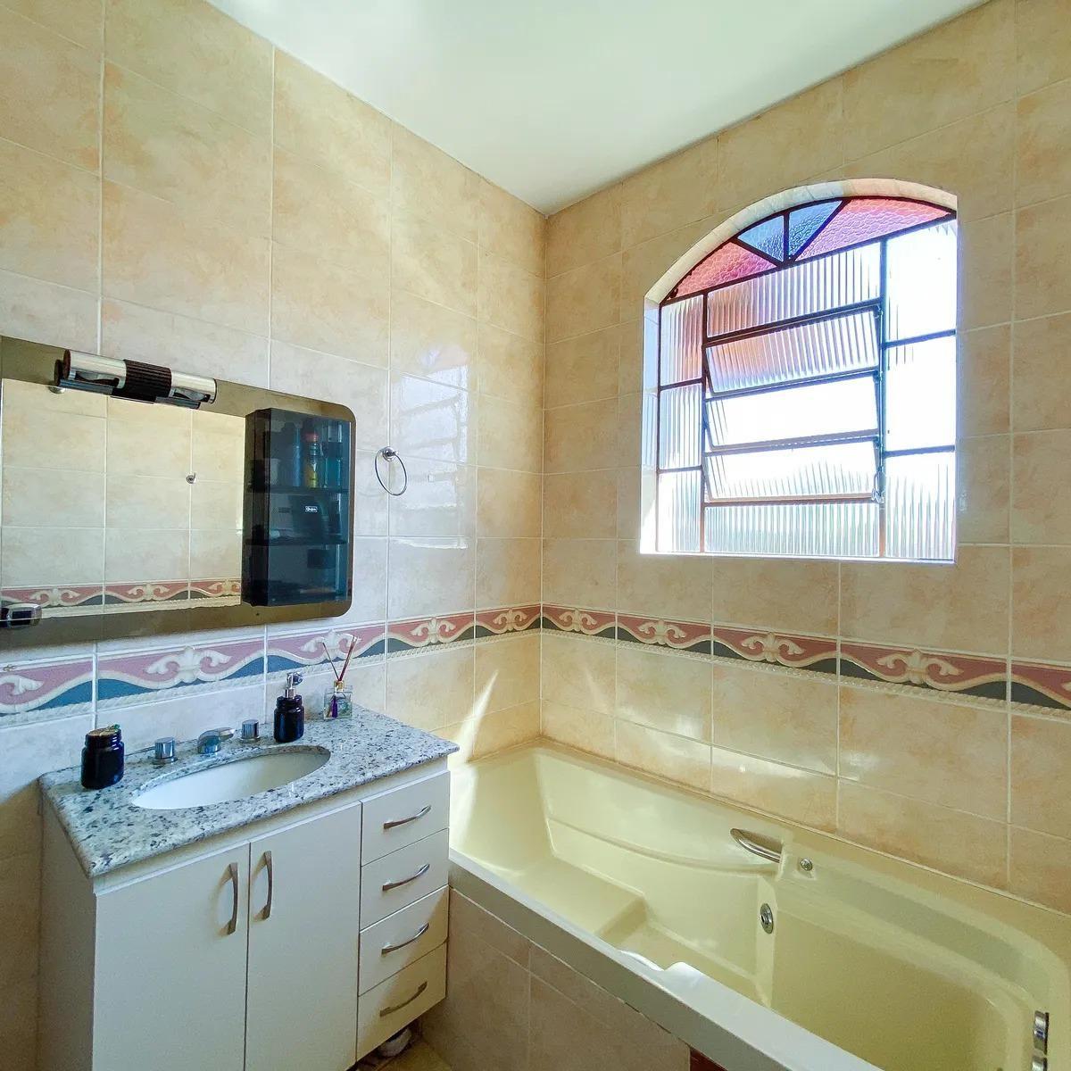 Casa, Palmeiras, 5 Quartos, 8 Vagas, 1 Suíte