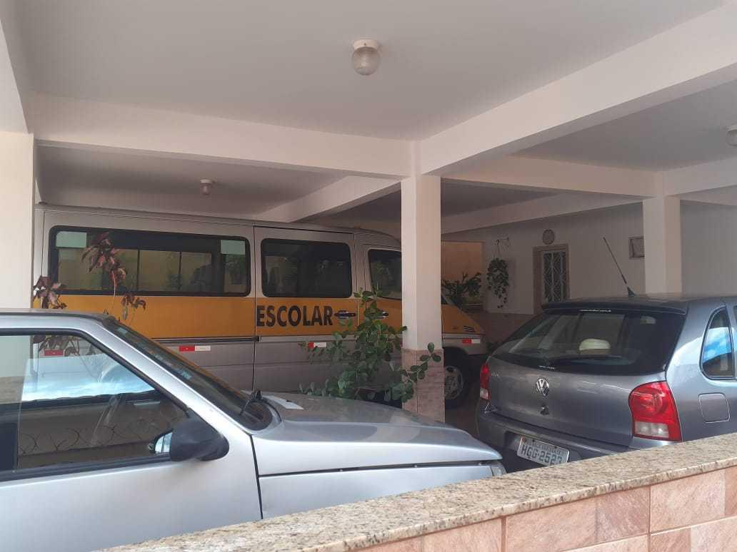 Casa, Casa Branca, 4 Quartos, 9 Vagas, 1 Suíte