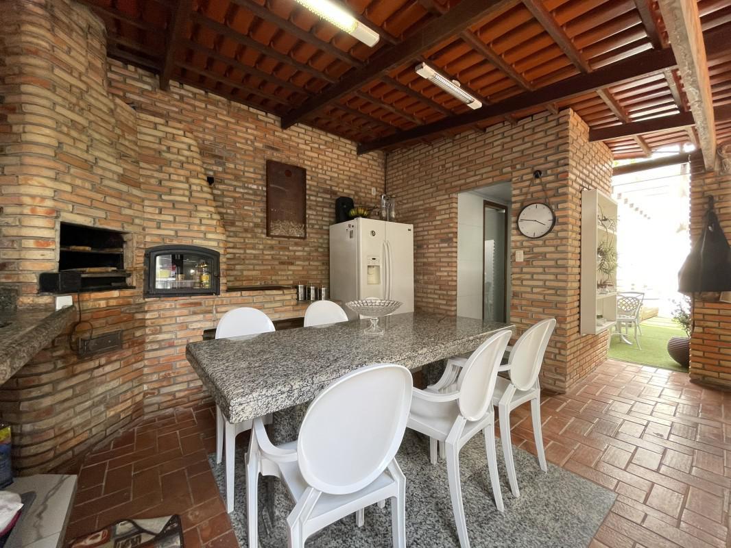 Casa, Jardim Casa Branca, 4 Quartos, 3 Vagas, 1 Suíte