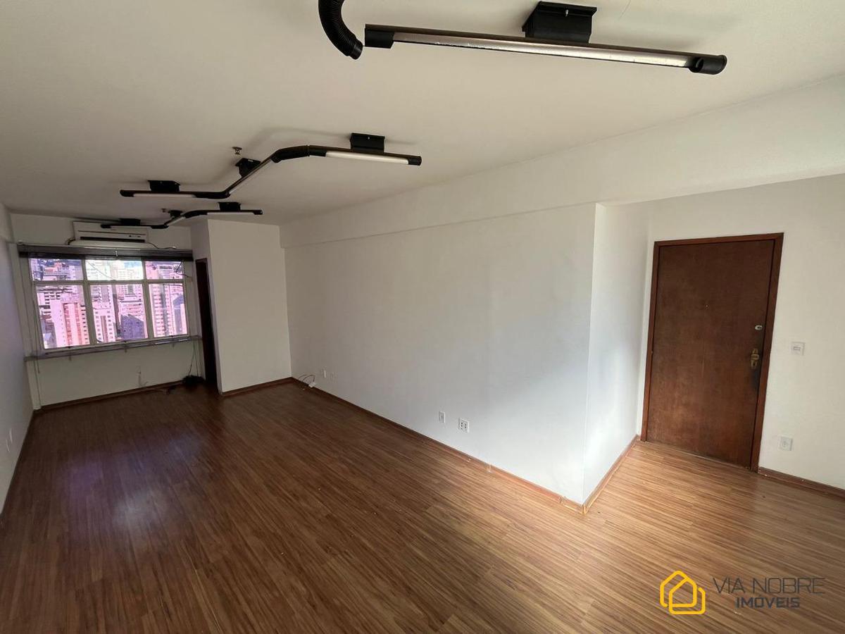 Sala, Funcionários