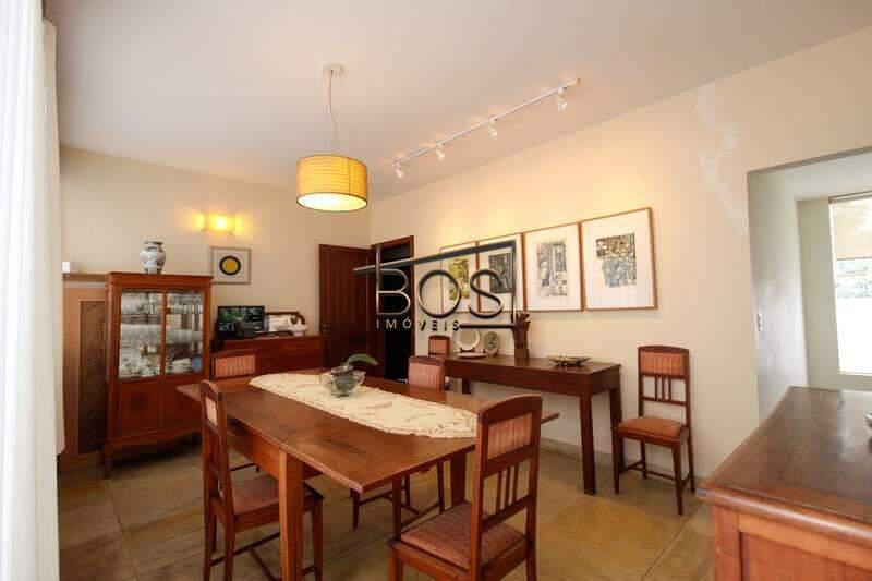 Casa, Serra, 4 Quartos, 5 Vagas, 1 Suíte