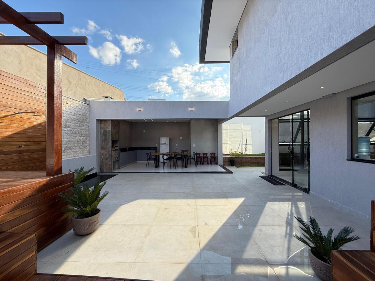 Casa, Trevo, 3 Quartos, 4 Vagas, 1 Suíte