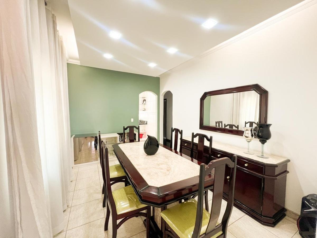 Casa, Arvoredo, 3 Quartos, 8 Vagas, 2 Suítes