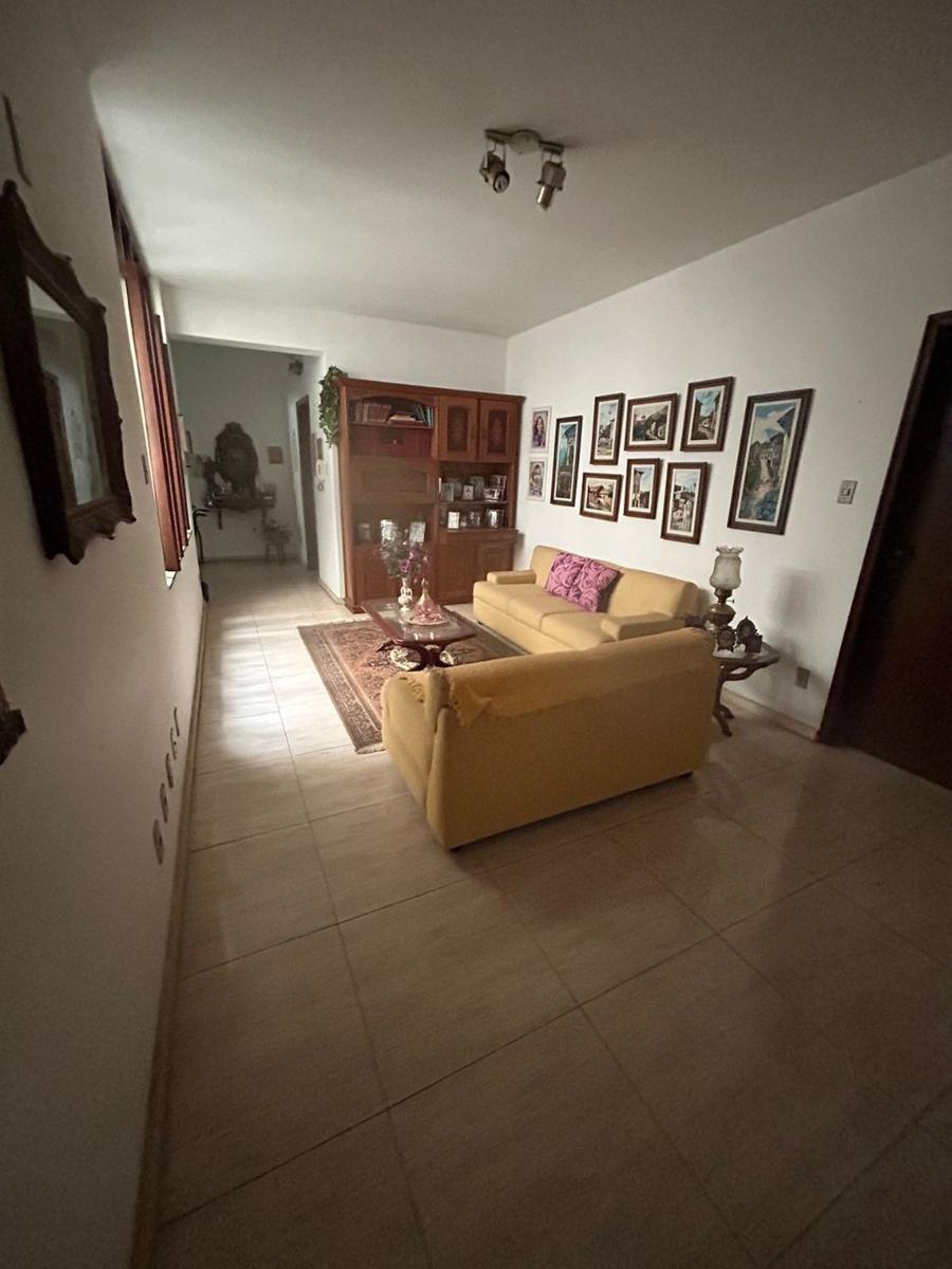 Casa, Centro, 5 Quartos, 0 Vaga, 3 Suítes