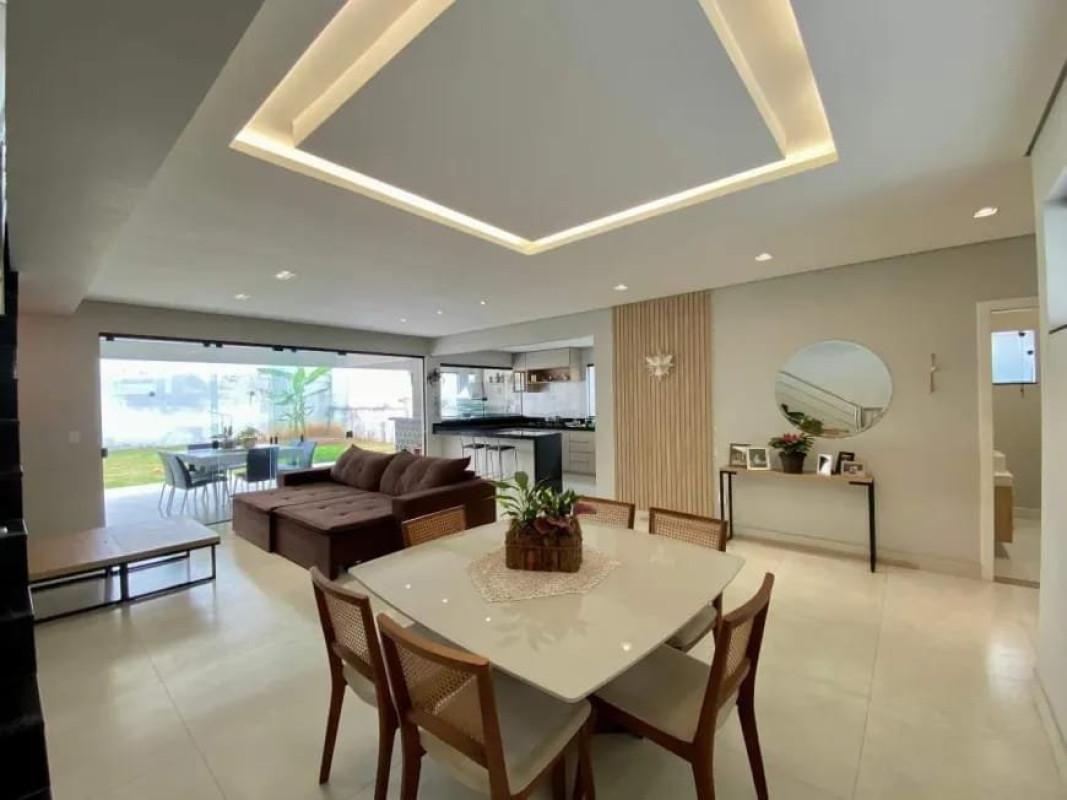 Casa, Planalto, 3 Quartos, 4 Vagas, 3 Suítes