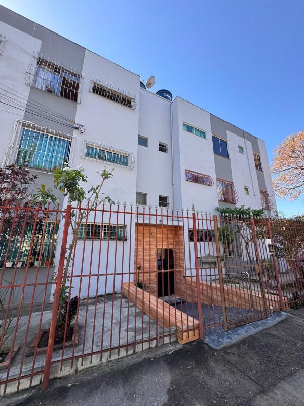 Apartamento, Tirol (barreiro), 2 Quartos, 1 Vaga