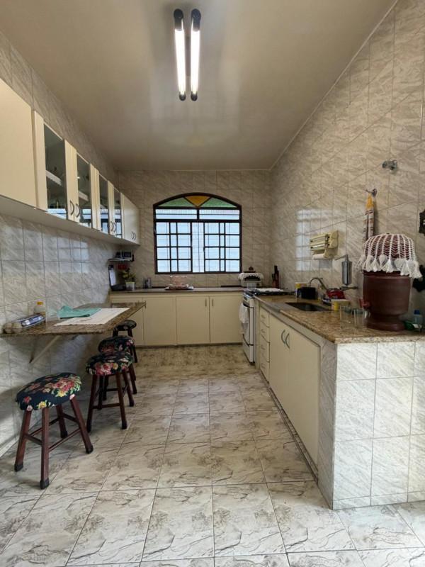 Casa, Castelo, 3 Quartos, 8 Vagas, 1 Suíte