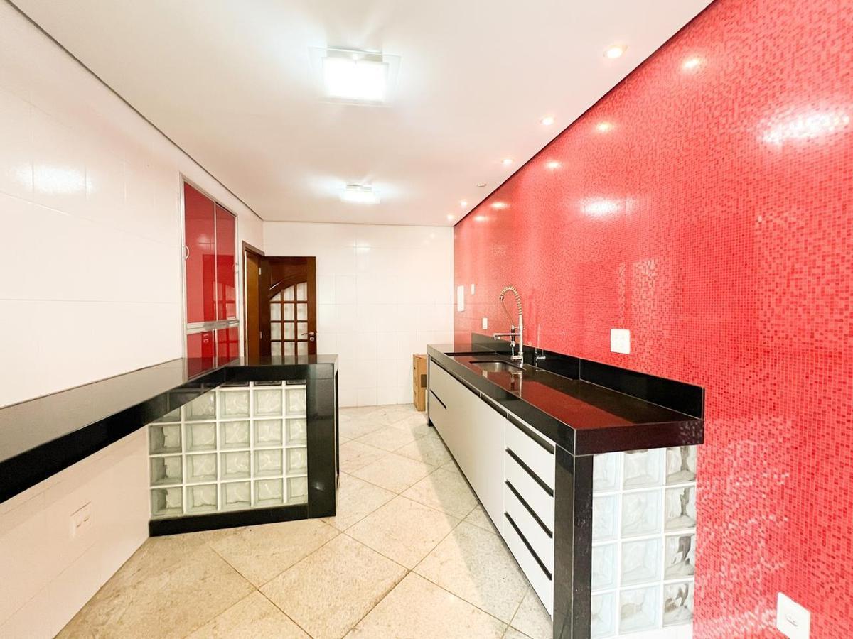 Casa, Trevo, 5 Quartos, 8 Vagas, 1 Suíte