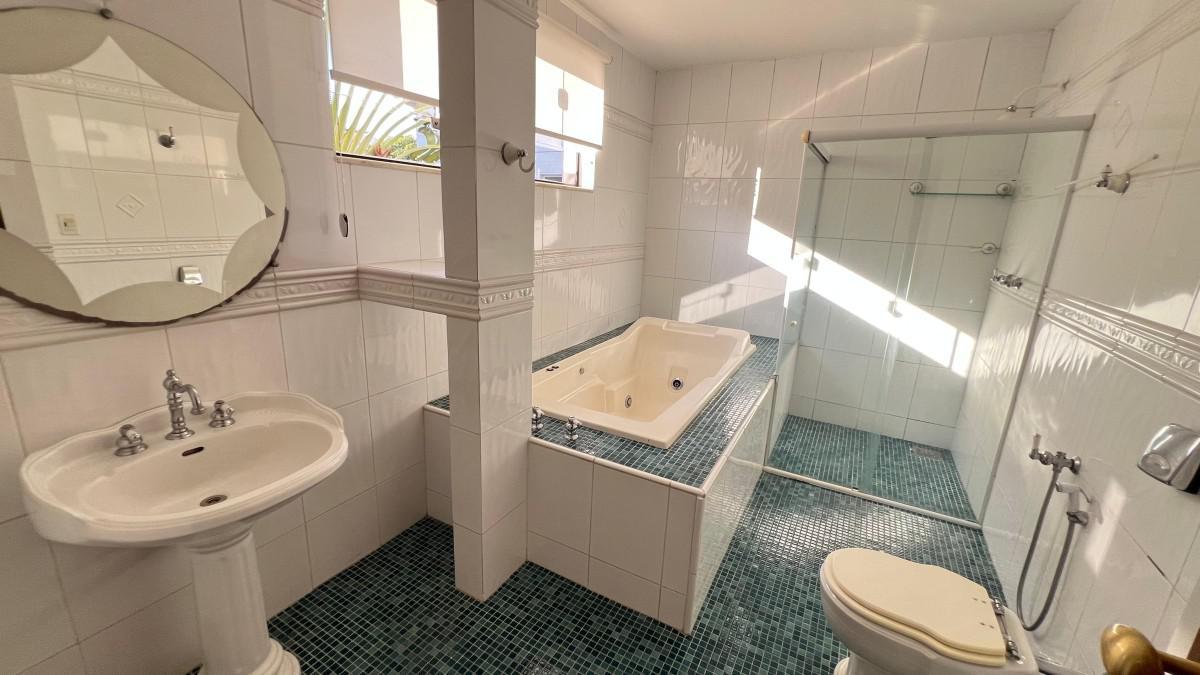 Casa, Castelo, 4 Quartos, 6 Vagas, 2 Suítes