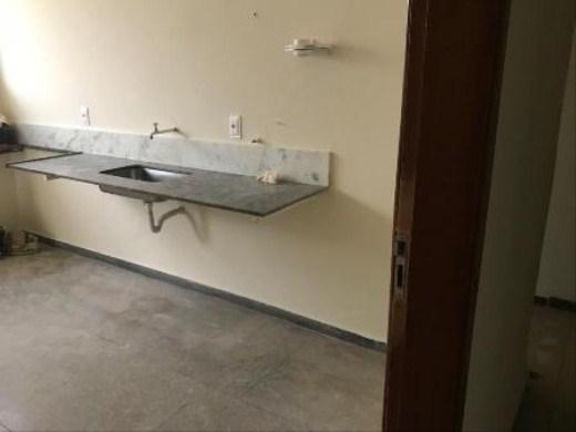 Casa Comercial, Sion, 7 Quartos, 2 Vagas, 1 Suíte