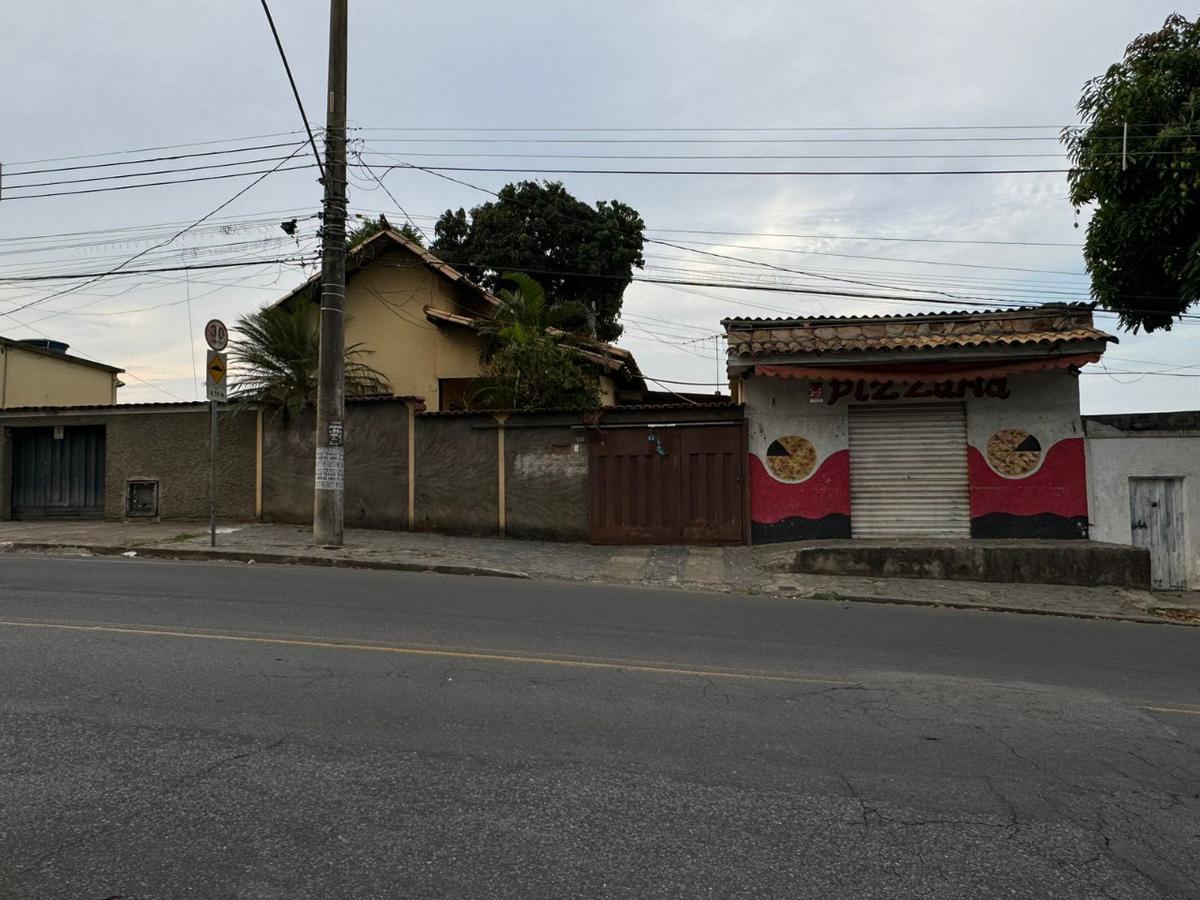Casa, Santa Cruz, 3 Quartos, 4 Vagas, 1 Suíte