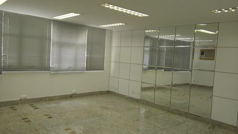 Sala, Barro Preto, 0 Quarto, 2 Vagas