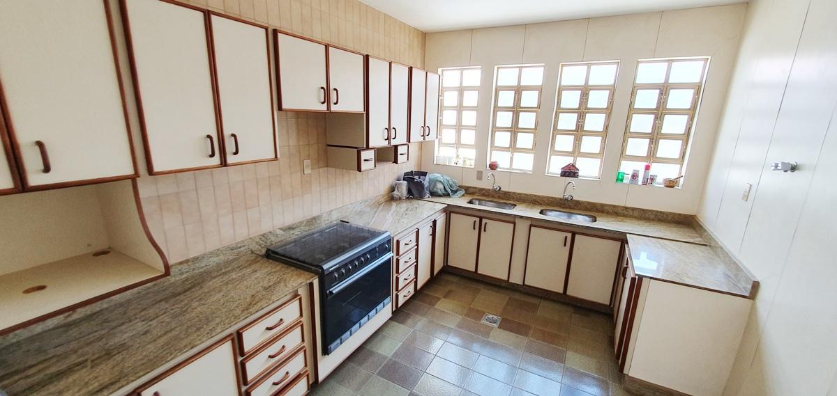 Casa, Centro, 3 Quartos, 6 Vagas, 1 Suíte