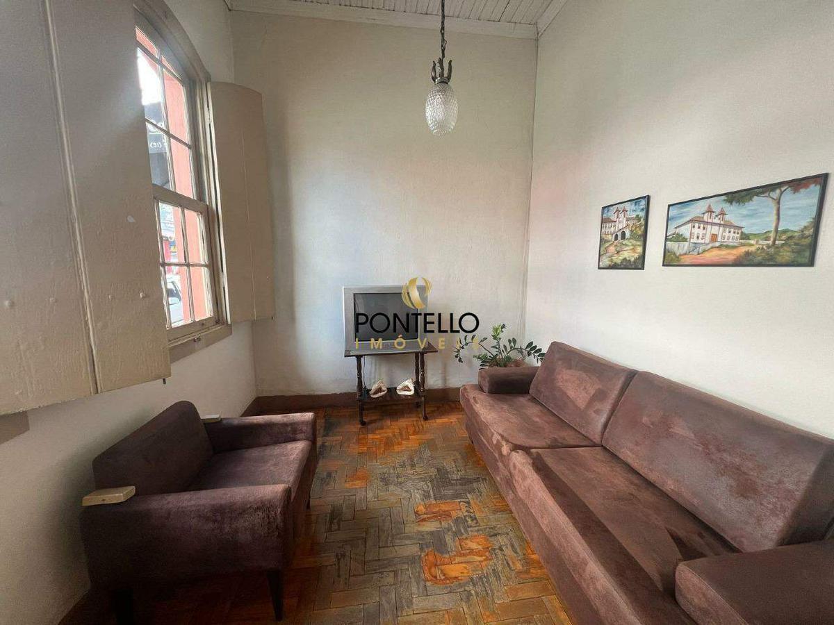 Casa, Centro, 6 Quartos, 0 Vaga, 1 Suíte