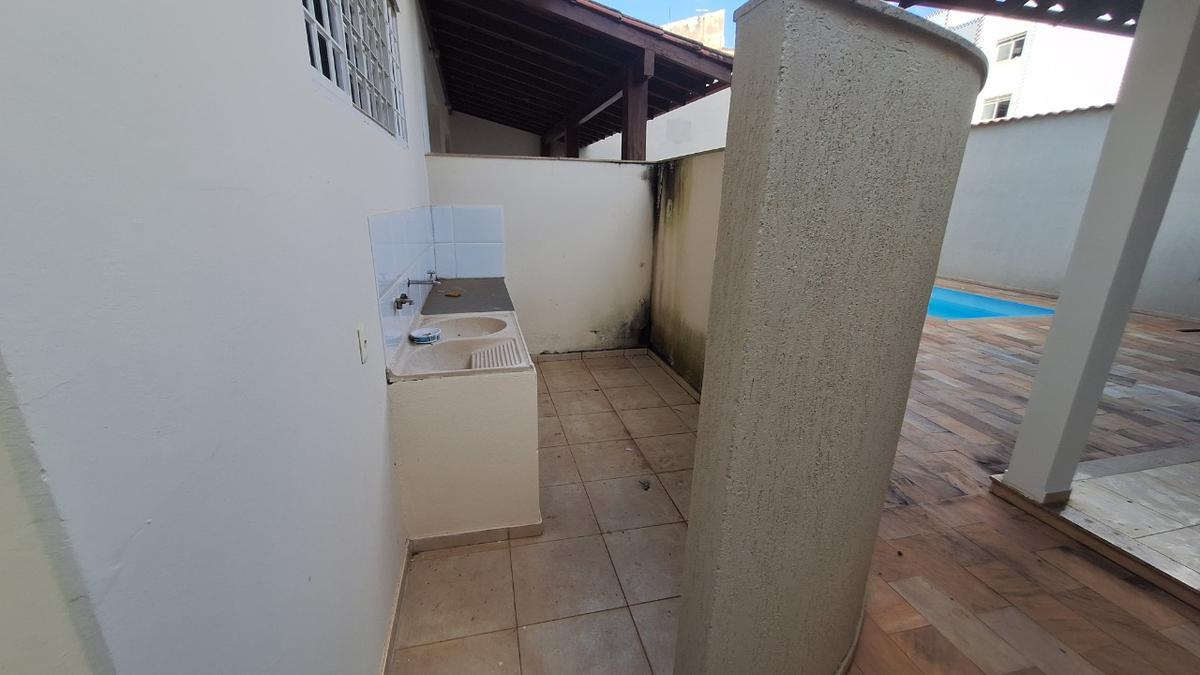 Casa, Centro, 3 Quartos, 2 Vagas, 1 Suíte