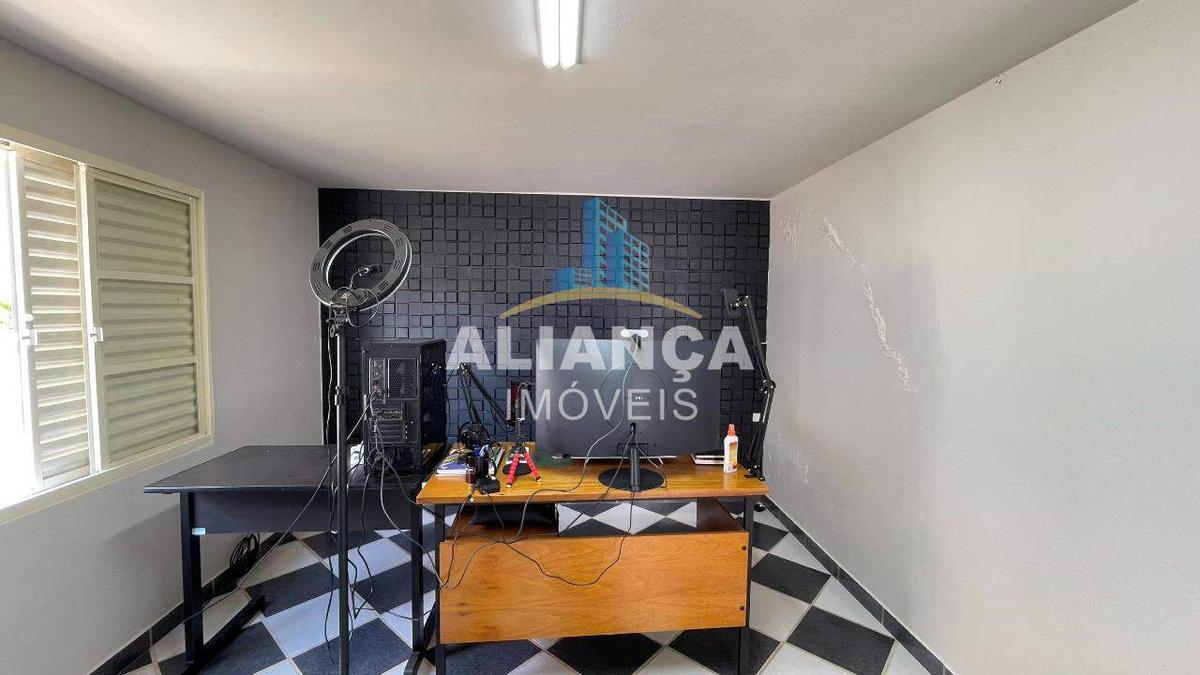 Casa, Centro, 4 Quartos, 2 Vagas, 3 Suítes