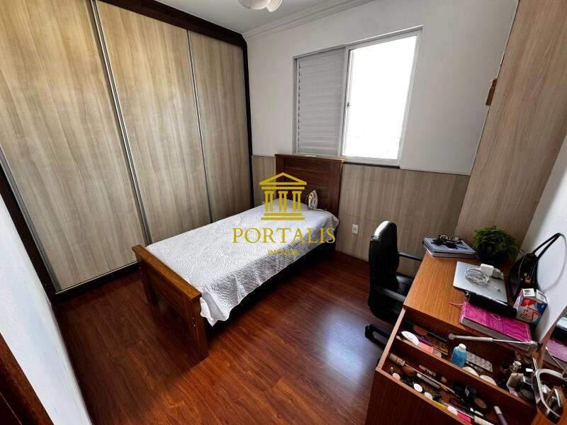 Apartamento, Sagrada Família, 3 Quartos, 2 Vagas, 1 Suíte