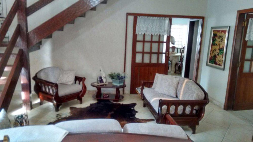 Casa, Santa Terezinha, 4 Quartos, 3 Vagas, 2 Suítes