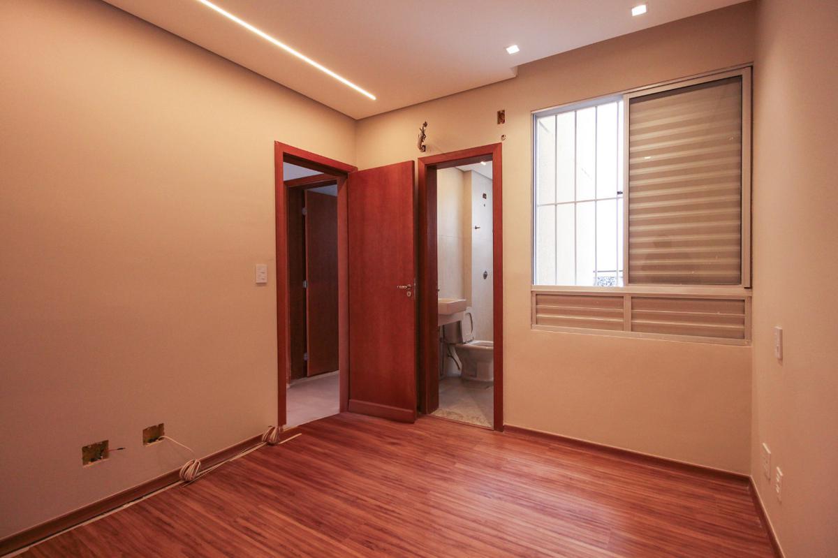 Apartamento, Sagrada Família, 3 Quartos, 2 Vagas, 1 Suíte
