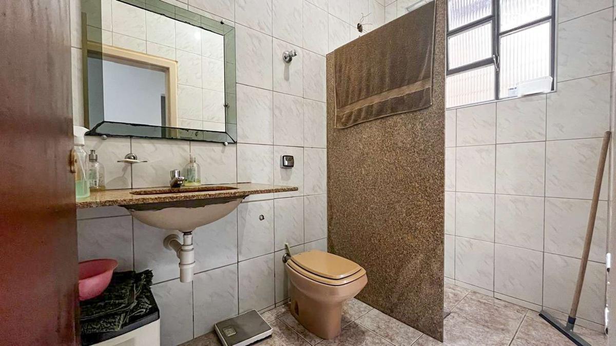 Casa, Santa Terezinha, 4 Quartos, 5 Vagas, 1 Suíte