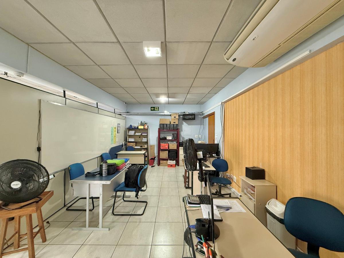 Sala, Liberdade, 0 Quarto, 13 Vagas