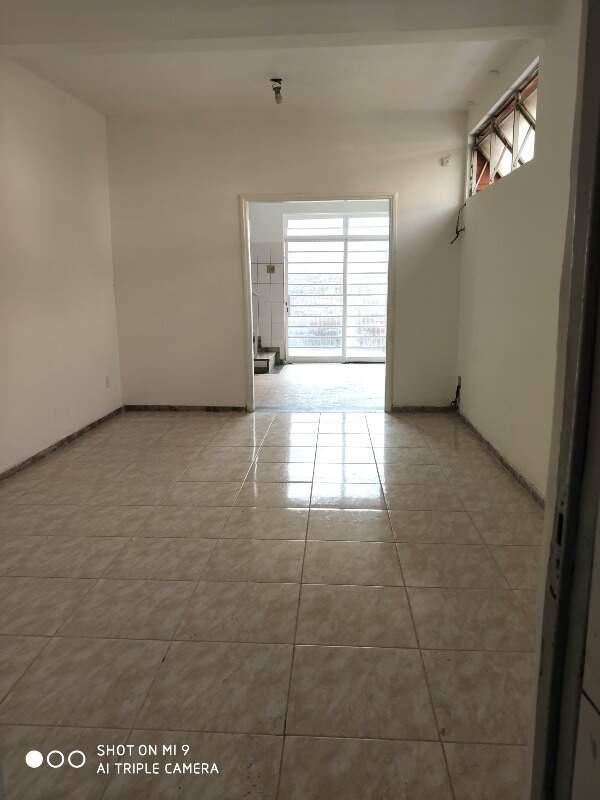 Casa Comercial, Funcionários, 0 Quarto, 0 Vaga