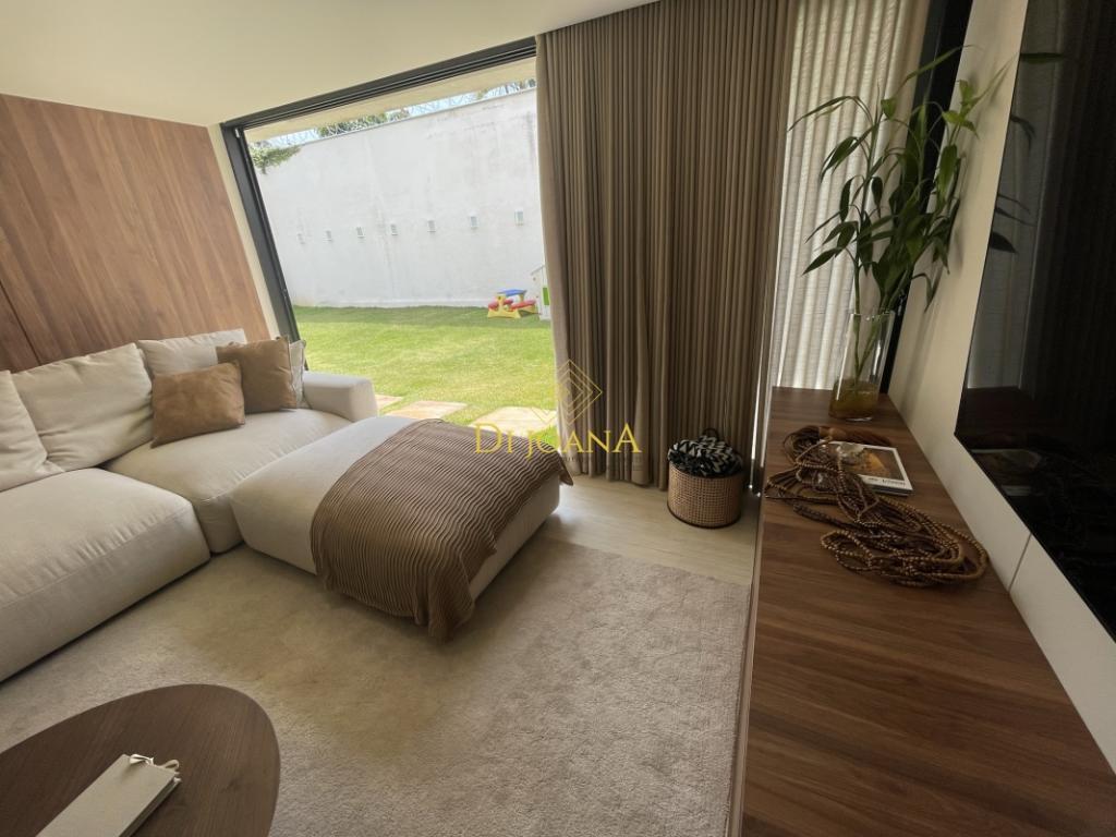 Casa, Ingá Alto, 4 Quartos, 8 Vagas, 4 Suítes