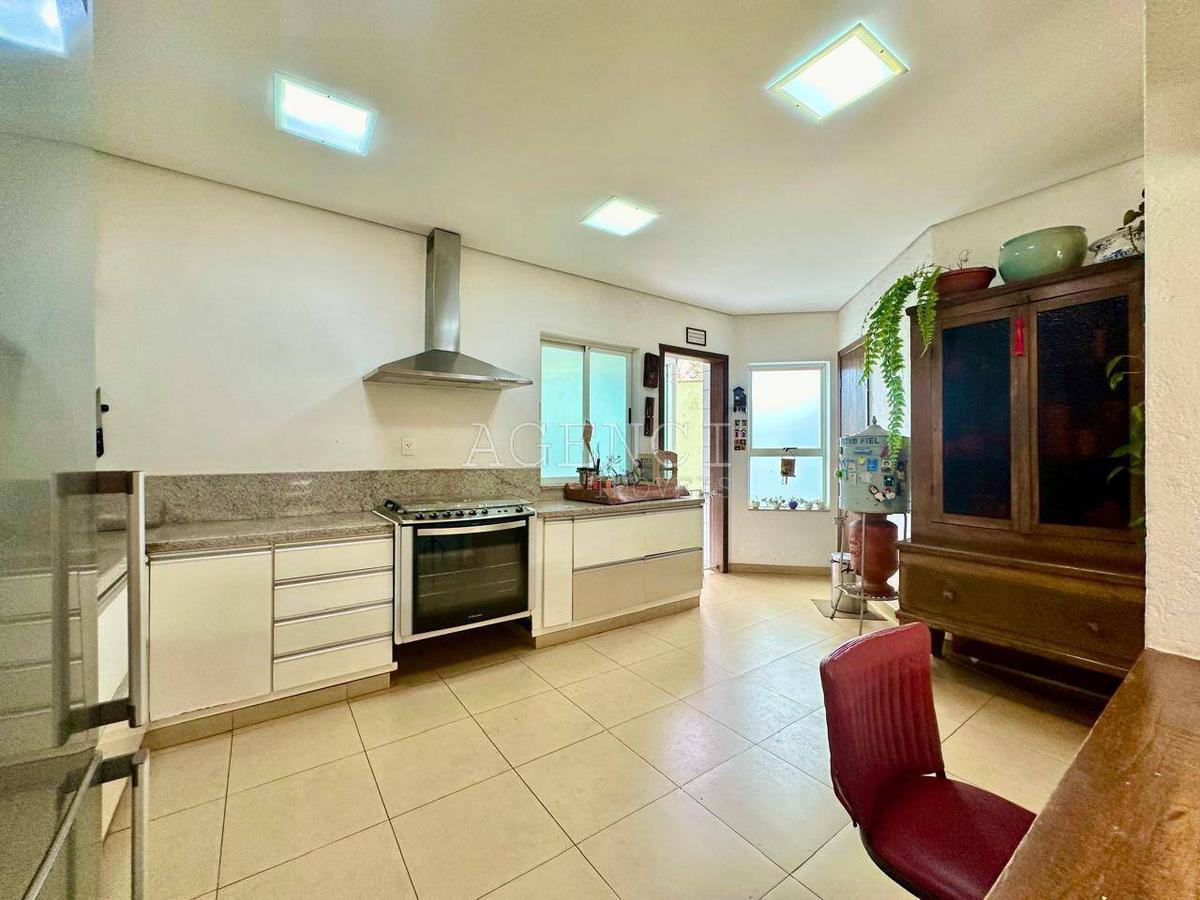 Casa, Jardim Canadá, 5 Quartos, 0 Vaga, 1 Suíte
