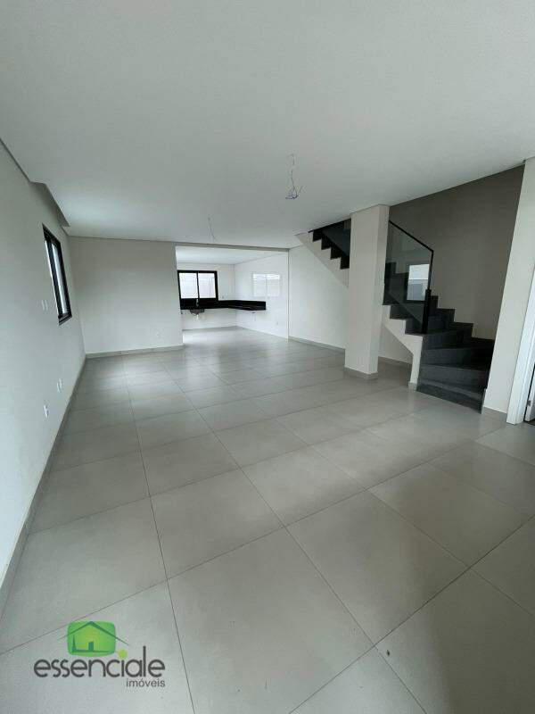 Casa, Centro, 3 Quartos, 2 Vagas, 1 Suíte