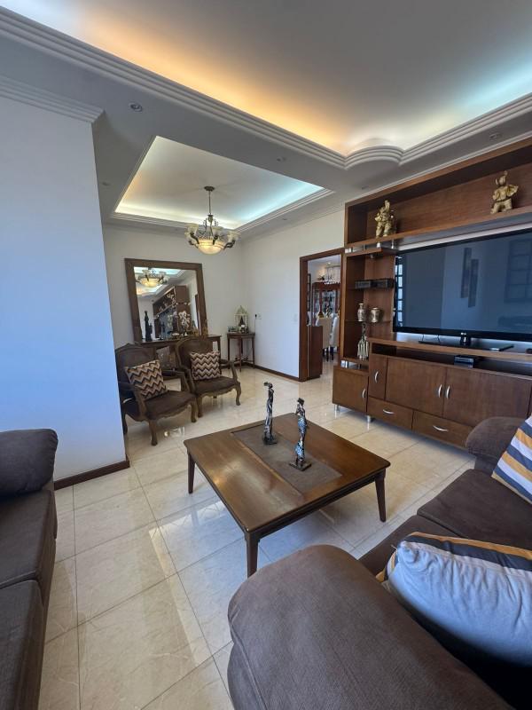 Casa, Trevo, 4 Quartos, 10 Vagas, 1 Suíte