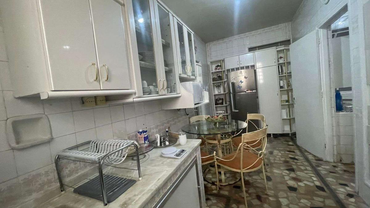 Apartamento, Centro, 4 Quartos, 0 Vaga, 1 Suíte