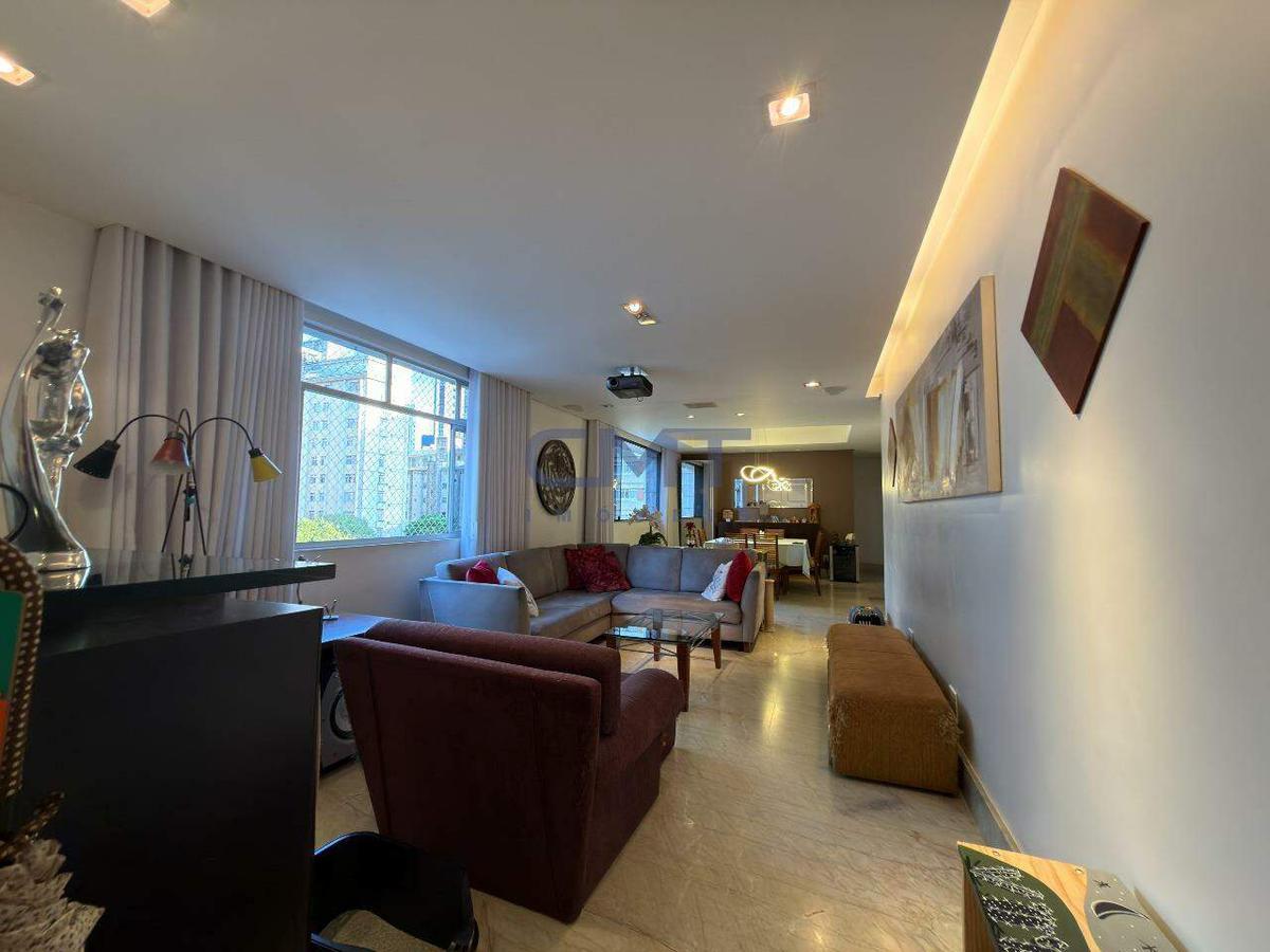 Apartamento, Funcionários, 4 Quartos, 2 Vagas, 2 Suítes