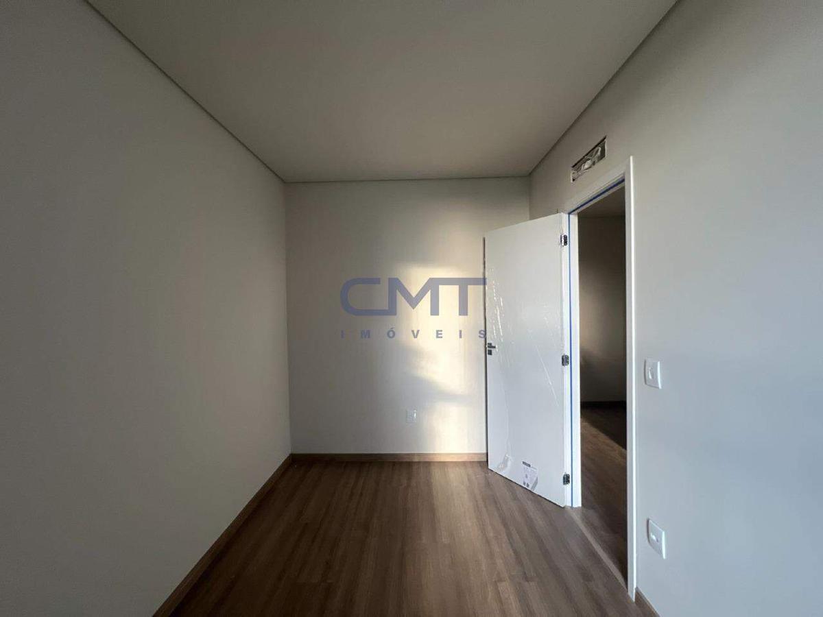 Casa, Estoril, 3 Quartos, 2 Vagas, 1 Suíte